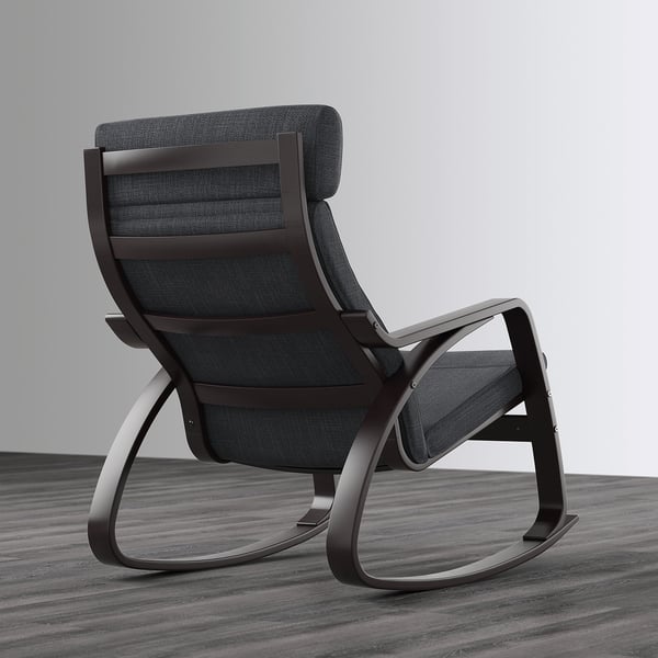 Fauteuil à bascule noir avec dossier haut et coussin d’assise sur plancher en bois.