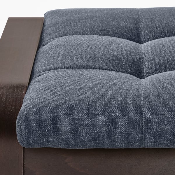 Siège confortable en tissu avec dossier en bois incurvé et de soutien.
