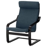 Fauteuil POÄNG en tissu bleu, cadre noir. Design moderne à dossier haut avec siège rembourré.