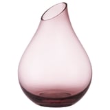 Un vase SANNOLIK, violet, en verre, de forme lisse et arrondie.