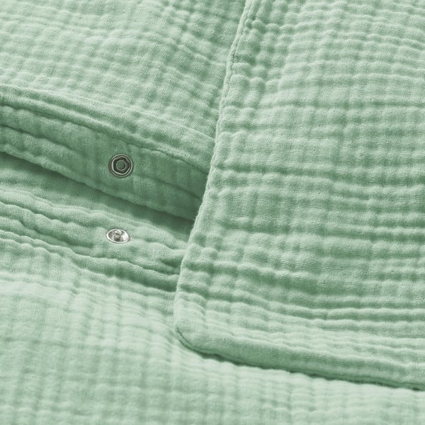 Housse de couette vert clair avec fermetures à pression en métal, coton biologique doux.