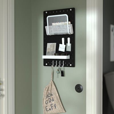 Panneau perforé SKÅDIS noir : rectangulaire, perforé, acier peint en noir, solution de rangement polyvalente.