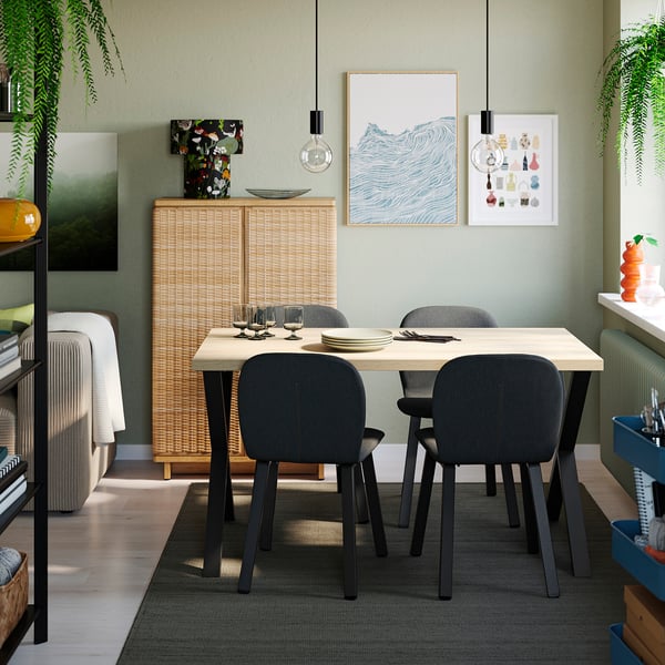 SKÅLSTA Table et 4 chaises, motif chêne en forme de U X noir-gris/Knäbäck gris foncé profilé métal/noir-gris, 140x80 cm