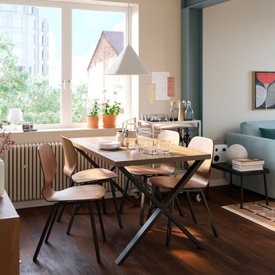 SKÅLSTA Table et 4 chaises, motif noyer en forme de U X noir-gris/plaqué noyer profilé métal/noir-gris, 140x80 cm