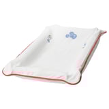 Housse de matelas à langer blanche avec motifs myrtilles, garniture rouge, mélange coton-polyester, rectangulaire.
