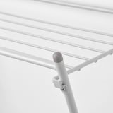 Gros plan du joint de séchoir à vêtements en métal blanc ; Fait preuve d’une construction durable et d’une connexion sécurisée.