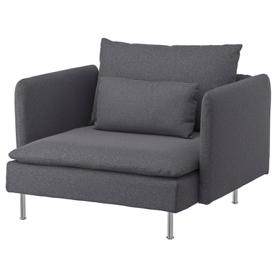 Un fauteuil SÖDERHAMN gris avec des coussins, doté d’un design moderne et de pieds en acier inoxydable.