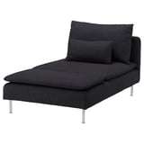 Une chaise longue SÖDERHAMN gris foncé au design élégant et moderne, soutenue par des pieds en métal.