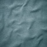 Gros plan sur un tissu tissé avec différentes nuances de gris, affichant un motif texturé.