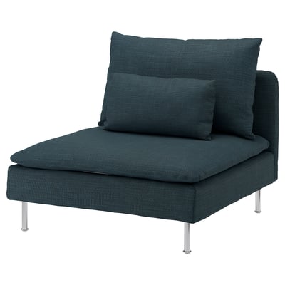 Chaise profonde SÖDERHAMN en décor bleu, pieds chromés, coussins moelleux.