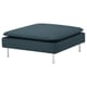 Repose-pieds en tissu bleu avec plateau carré, quatre pieds en métal, design moelleux et moderne.