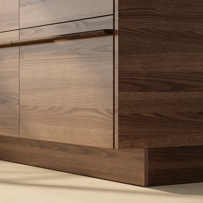 Tiroir d’armoire en bois brun foncé en vue rapprochée.