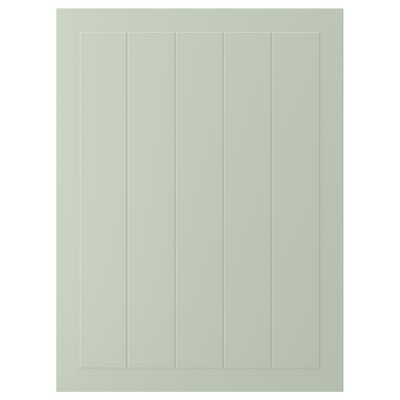 Une porte d’armoire STENSUND verte avec des rainures verticales. C’est une forme rectangulaire en panneau de fibres, lisse au toucher.