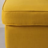 Chaise moderne jaune moutarde, douce, accueillante, à dossier haut, tissu confortable et durable.