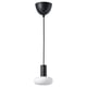 Suspension noire avec ampoule en verre blanc, design élégant, cordon de suspension, look moderne, style minimaliste.