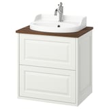 Vanité TÄNNFORSEN blanche avec dessus en bois, évier et robinet chromé.