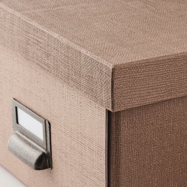 Gros plan de la boîte de rangement TJOG durable avec surface texturée et poignée en métal, mettant en valeur sa qualité et son design.