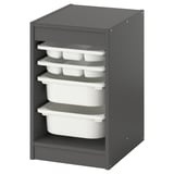 Une unité de stockage TROFAST en gris, contenant des boîtes et des plateaux en plastique blanc empilables.