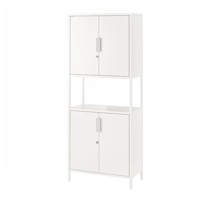 Unité de rangement en métal TROTTEN blanc avec pieds et portes réglables.