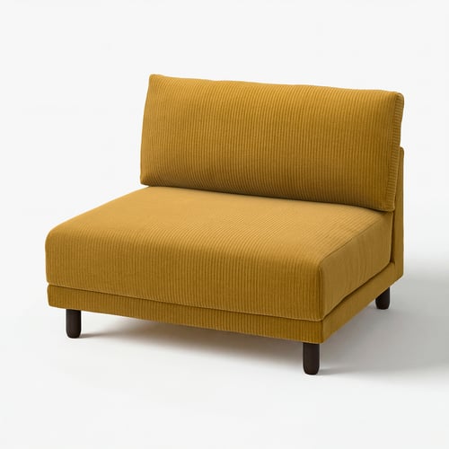 Canapé moderne élégant couleur moutarde, design élégant avec des jambes foncées ; Idéal pour les espaces de vie contemporains.