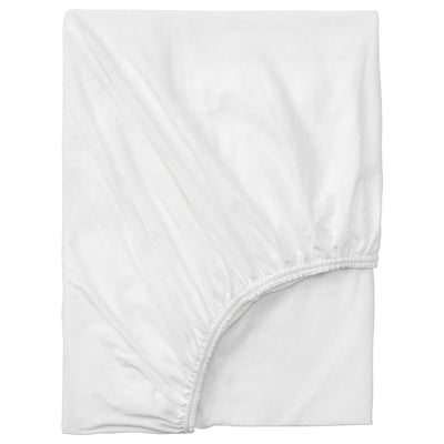 Un drap-housse VÅRVIAL blanc en 100 % coton. Il est doté de bords élastiques pour un ajustement sûr sur un matelas jusqu’à 16 cm d’épaisseur.