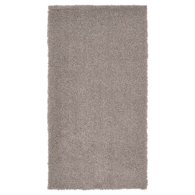 Tapis VINDEBÄK en gris, texture hirsute, forme rectangulaire.