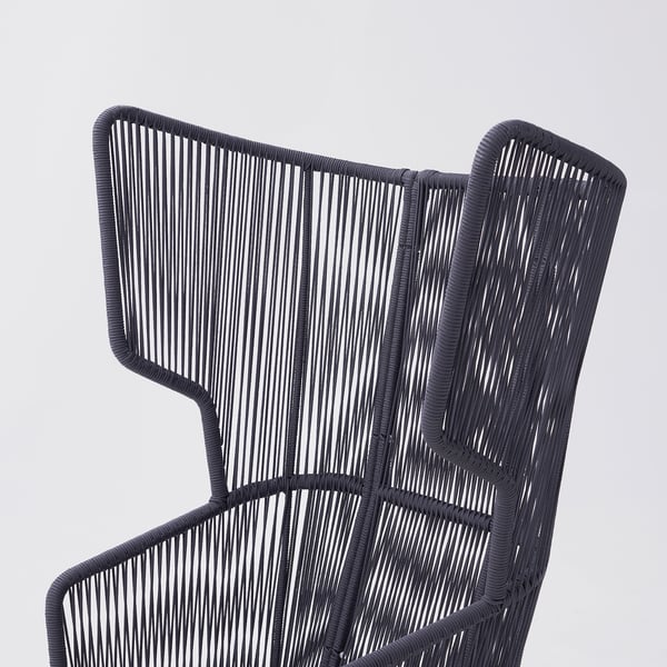 Fauteuil moderne, design en corde tressée. Dossier haut, structure de soutien. Fabriqué avec des matériaux durables pour plus de confort.