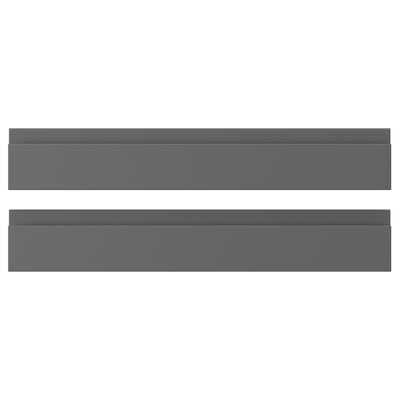 Deux panneaux plats rectangulaires gris foncé, probablement des façades d’armoires de cuisine, au design moderne et lisse, posés côte à côte.