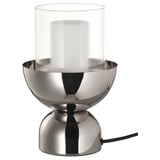 Moderne ACKJA lamp: zilveren schaal, heldere glazen kap, led-lamp, strak design.