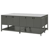 Een grijze BÅTSKÄR buitenkeuken met opbergruimte, RVS blad en gegalvaniseerde stalen poten. Modern design.