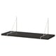Zwarte rechthoekige wandplank met twee witte driehoekige metalen beugels. Modern minimalistisch design. Monteer boven of onder.