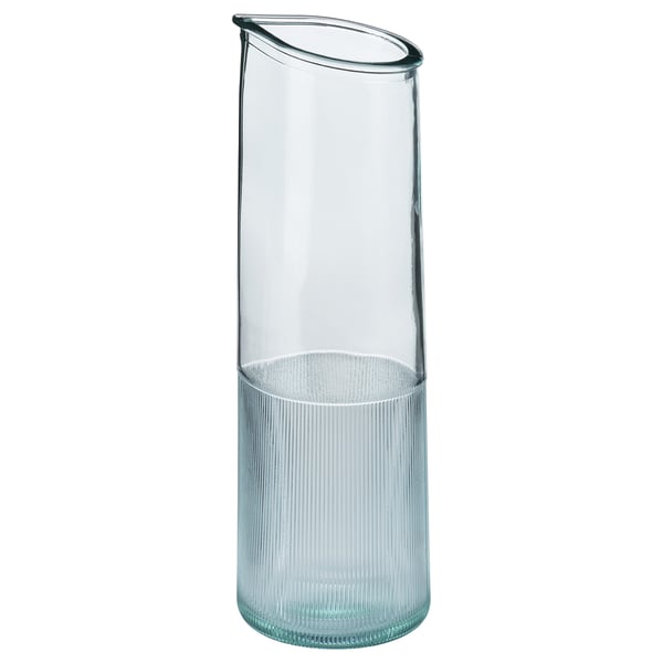 BERGVATTNET groene karaf van gerecycled glas, slank design met tuit.