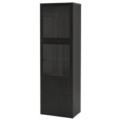 Een ikea BESTÅ zwarte kast, hoog met glazen deuren en lades, ideaal om op te bergen en neer te zetten.