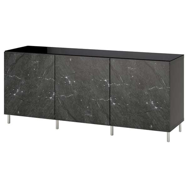 Zwart dressoir met deuren met marmerstructuur, metalen poten, rechthoekige vorm.