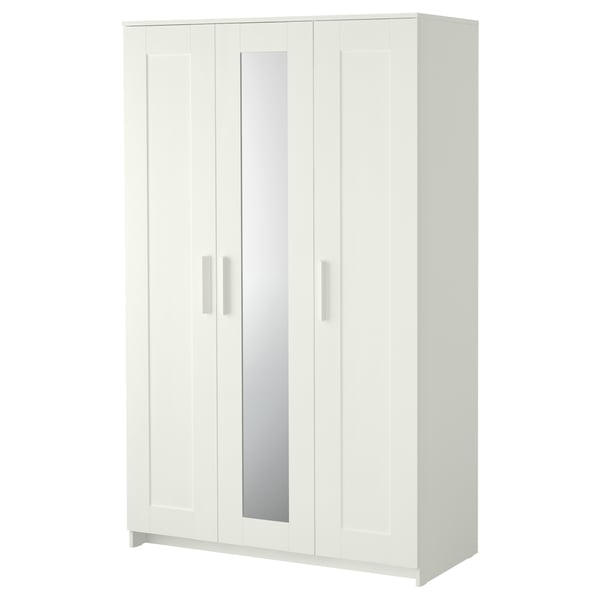 Witte BRIMNES kledingkast met spiegeldeur, paneelontwerp, verstelbare planken voor ruimtebesparende opslag.