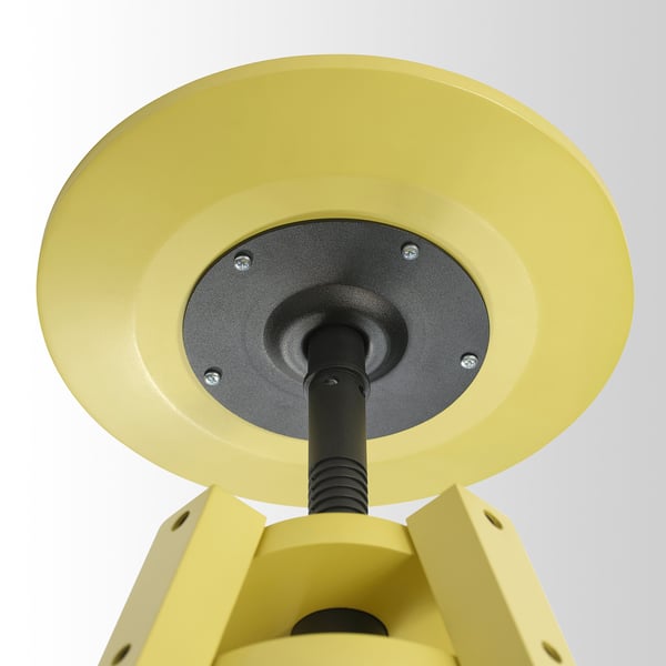 Close-up van stevig, hoogwaardig geel handgereedschap met zuignap.
