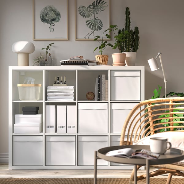 Modulaire opbergeenheid DRÖNA in neutrale kleuren, past goed bij rekken en houdt verschillende items efficiënt vast.