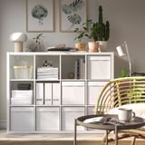 Modulaire opbergeenheid DRÖNA in neutrale kleuren, past goed bij rekken en houdt verschillende items efficiënt vast.