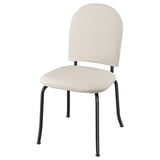 Stelt een beige stoel in retrostijl voor, genaamd EBBALYCKE met een gebogen rugleuning en metalen poten, met handige opbergvakken.