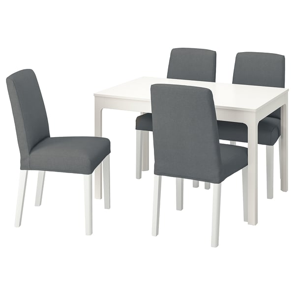 Een witte EKEDALEN eethoek met een rechthoekige tafel en vier grijze stoelen, voorzien van stevige poten en gestoffeerde zittingen en rugleuningen.