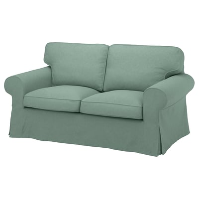EKTORP lichtgroene loveseat, zachte stof, opgerolde armen, drie kussens.