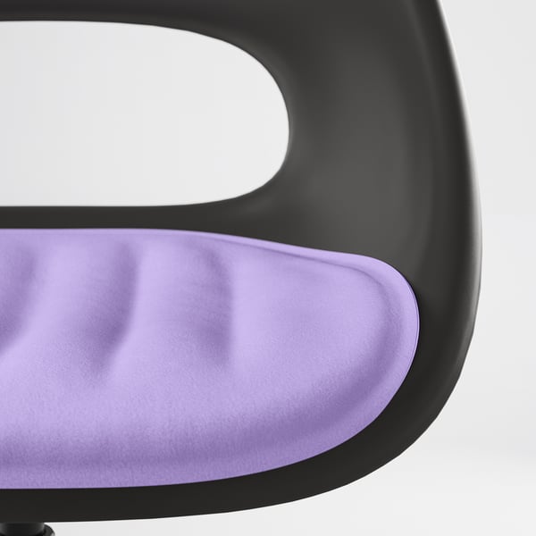 Close-up van een moderne bureaustoel met een zwart frame en een lavendelkleurig zitkussen, met een stijlvol en ergonomisch ontwerp.