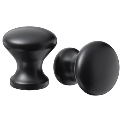 Twee zwarte kastknoppen; een afgeronde, een cilindrische stijl, zowel stijlvol als modern.