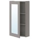 Een grijze ENHET wandkast met een spiegeldeur. Het heeft een rechthoekige vorm met een modern design, geschikt voor een badkamer.