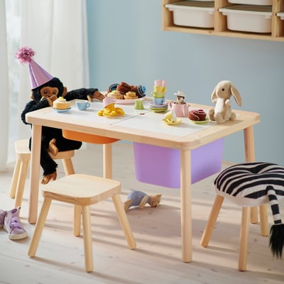 FLISAT kindertafel, hout, lichtbeige, eenvoudig rechthoekig ontwerp, vier stevige poten.