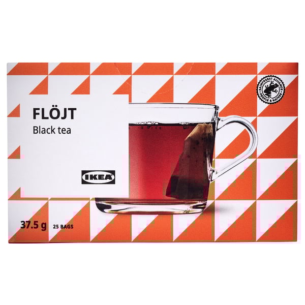 Doosje FLÖJT zwarte thee van ikea, met daarop een theekopje met 25 theezakjes, weegt 37. 5 octies.