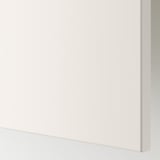 Strakke witte kastrand, gladde afwerking.