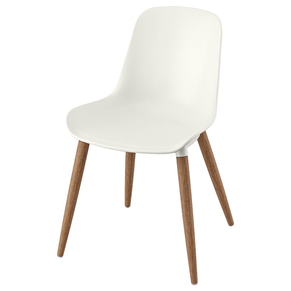 Een witte GRÖNSTA stoel met houten poten. De gladde zitschaal is ergonomisch ontworpen en gemakkelijk schoon te maken.
