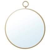 Een GRYTÅS spiegel. Het is een goudkleurige, ronde wandspiegel met een messing geplateerde lijst en een lus aan de bovenkant om op te hangen.