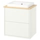Een witte IKEA HAVBÄCK badkamermeubel met een vierkante, bamboe wastafel. Het heeft een strak, minimalistisch ontwerp met twee lades voor opslag.